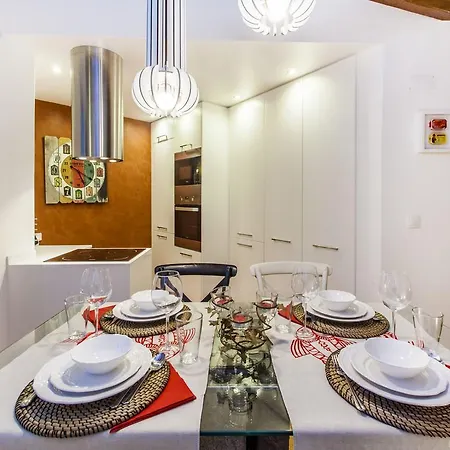 Carmo Chiado Deluxe Апартаменты *