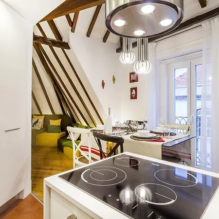 Carmo Chiado Deluxe Апартаменты