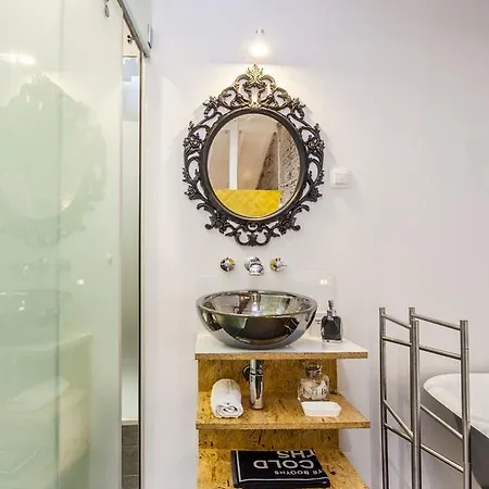 Апартаменты Carmo Chiado Deluxe Лиссабон